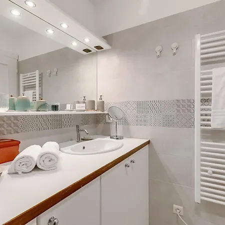 דירה Saint Laurent Garden View - Happy