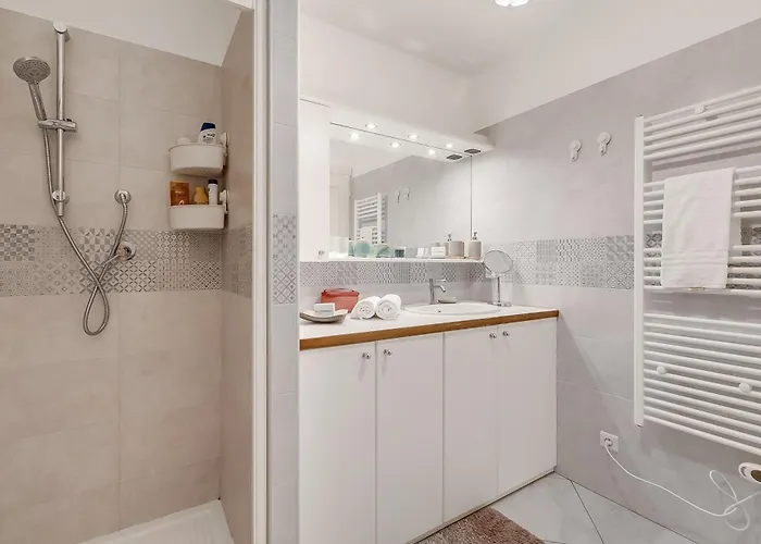 Saint Laurent Garden View - Happy *