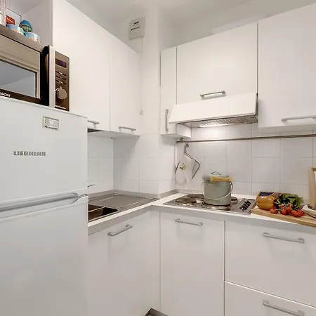 Saint Laurent Garden View - Happy