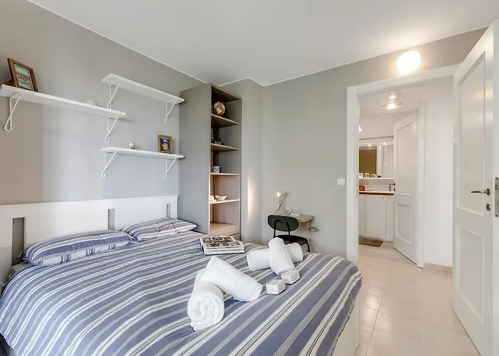 Saint Laurent Garden View - Happy Apartamento *